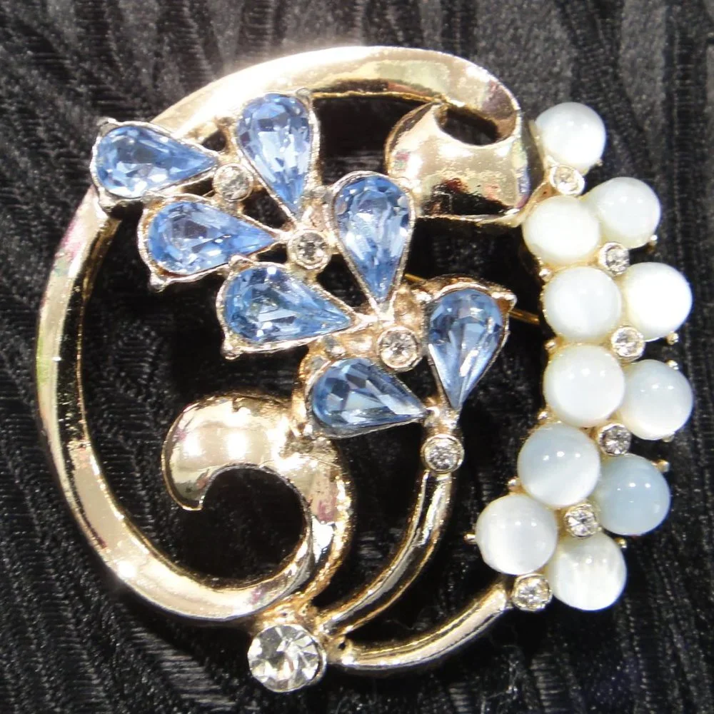 VTG Circle Brooch - Picture 2 of 6